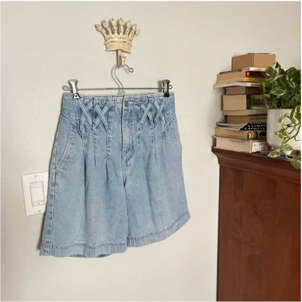 Vintage Jordache High Rise Pleated Mom Shorts